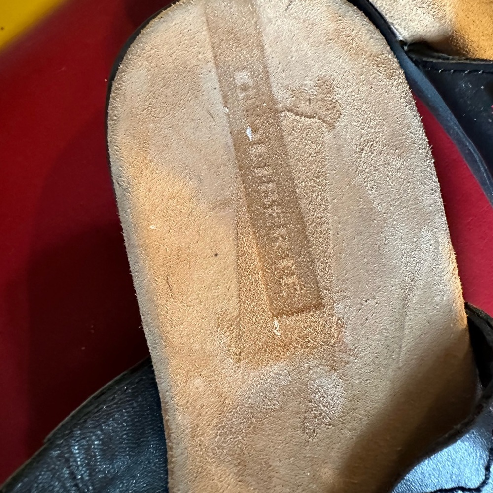 OLIBERTE FLIP FLOPS EXCELLENT CONDITION WORN ONCE